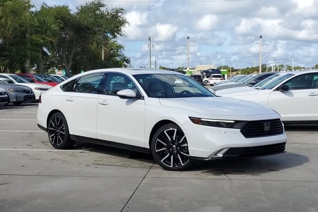 2025 Honda Accord Hybrid Touring photo 1