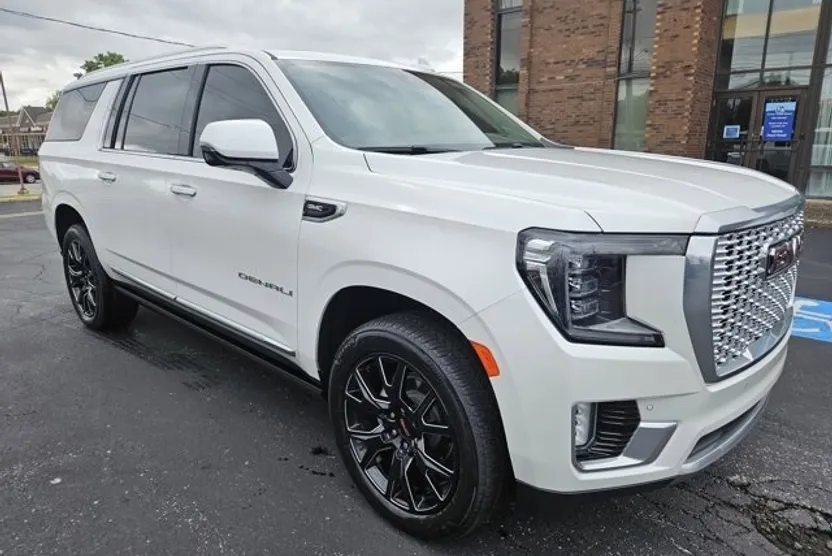 2023 Gmc Yukon XL Denali photo 1