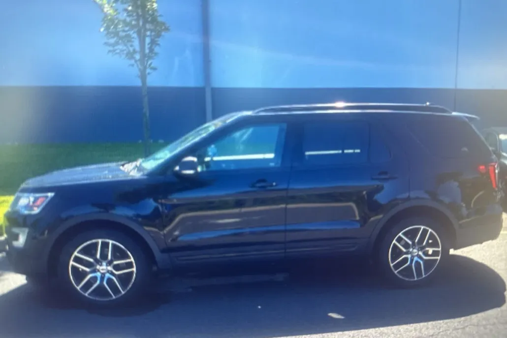 2017 Ford Explorer Sport photo 1