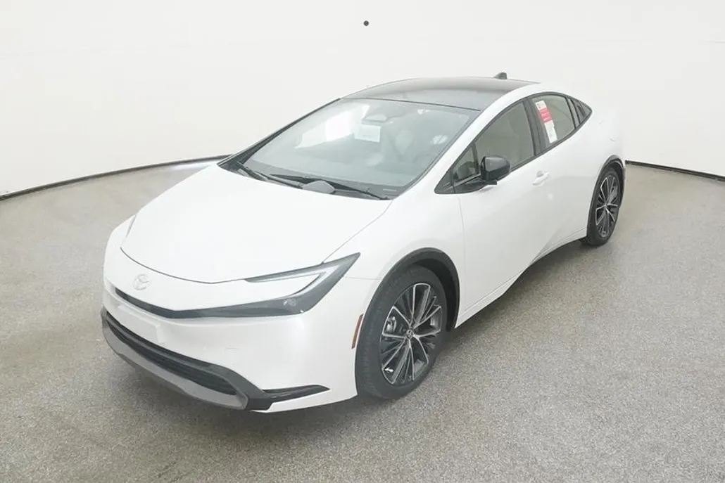2025 Toyota Prius XLE photo 1