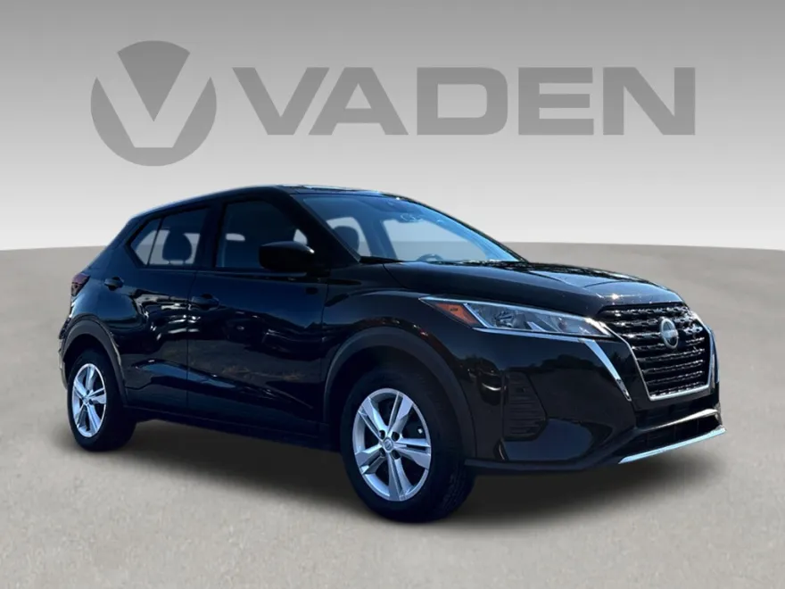 2025 Nissan Kicks Play S photo 1