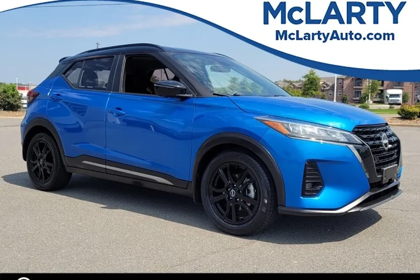 2023 Nissan Kicks SR photo 1