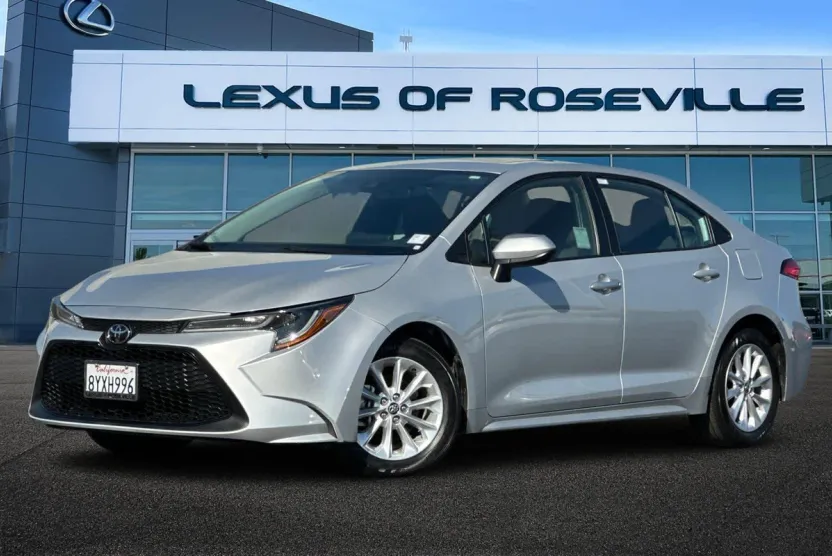 2022 Toyota Corolla LE photo 1