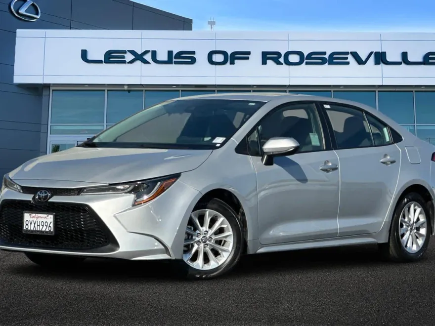 2022 Toyota Corolla LE photo 1