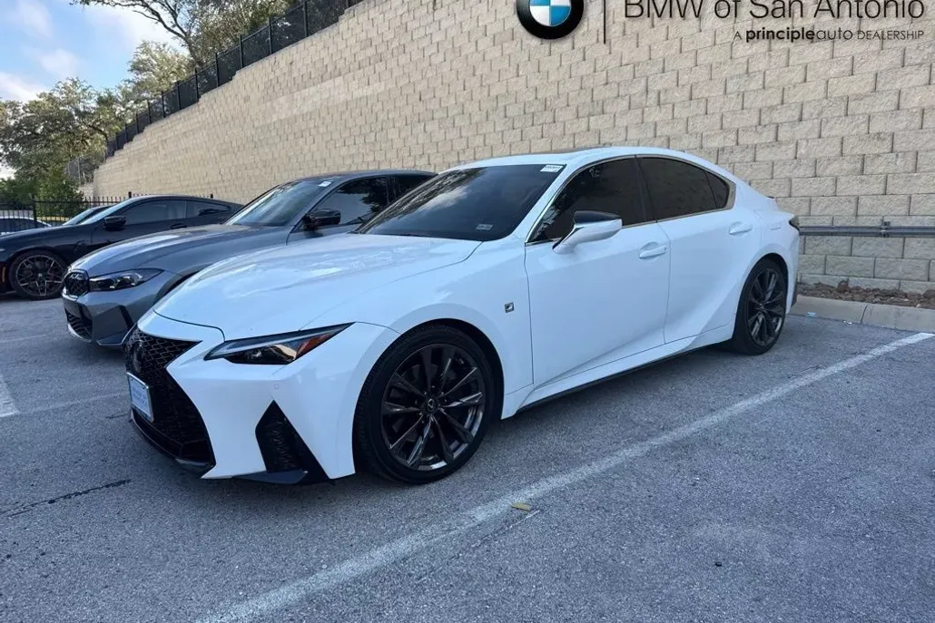 2021 Lexus IS 350 F SPORT photo 1