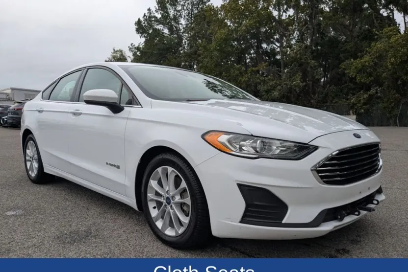 2019 Ford Fusion Hybrid SE photo 1