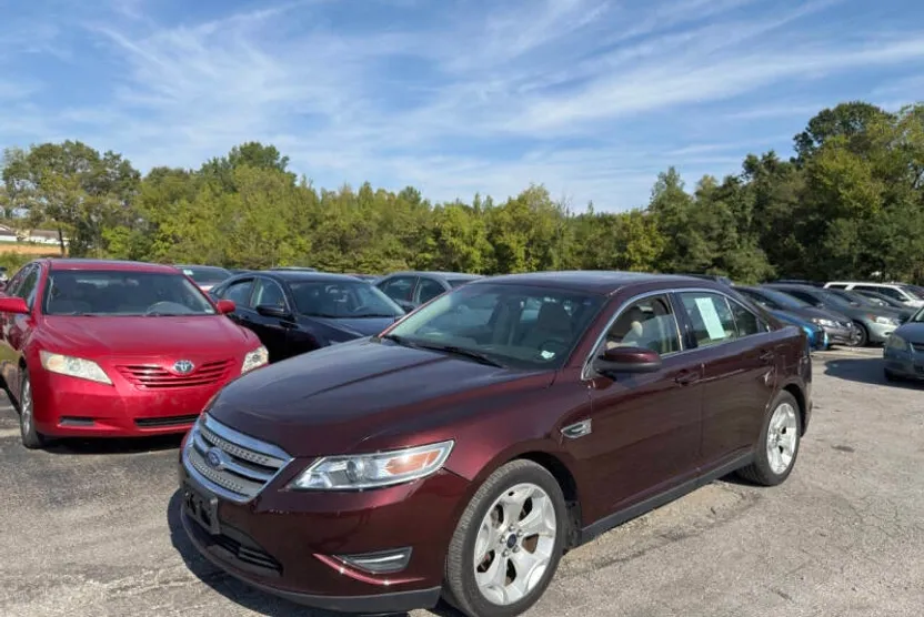 2012 Ford Taurus SEL photo 1