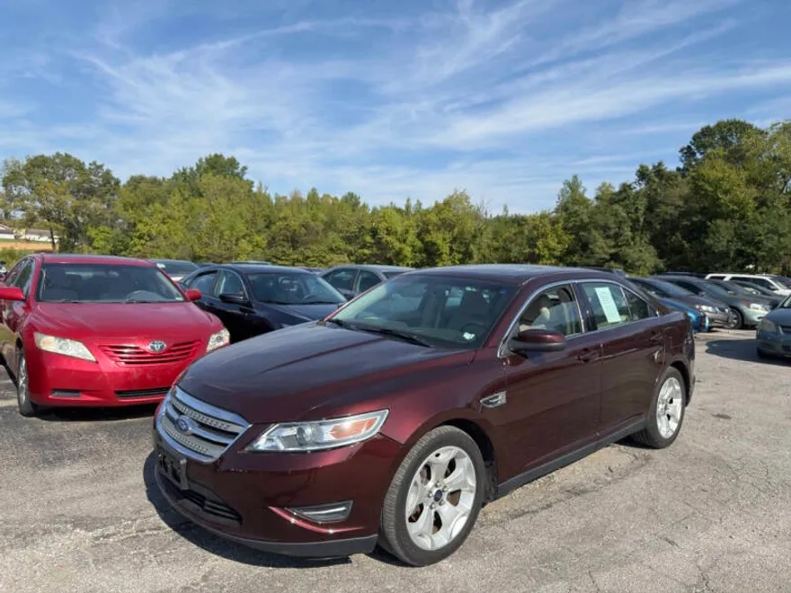 2012 Ford Taurus SEL photo 1
