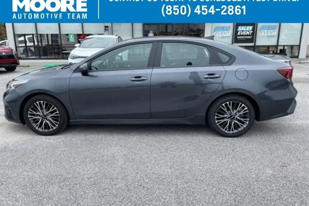 2023 Kia Forte GT-Line photo 1
