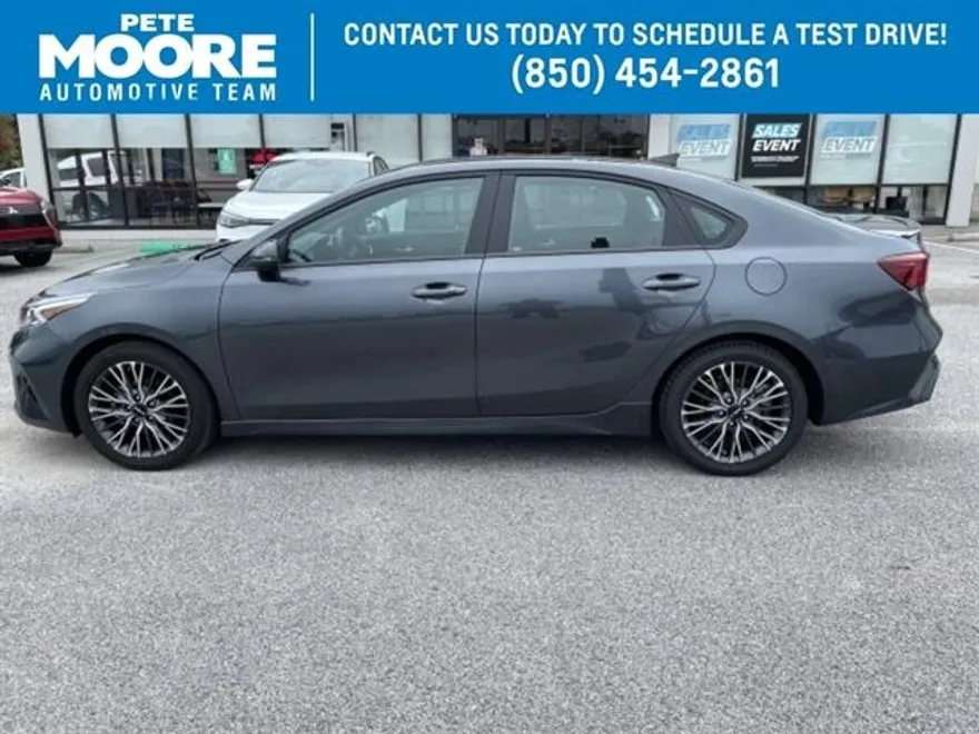 2023 Kia Forte GT-Line photo 1