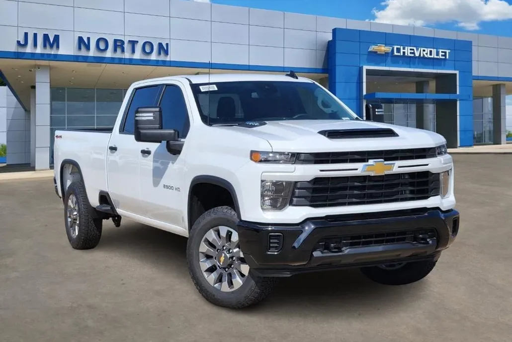 2025 Chevrolet Silverado 2500HD Custom photo 1