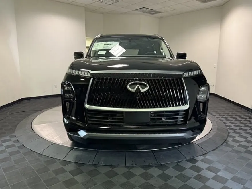 2026 Infiniti QX80 Luxe photo 1