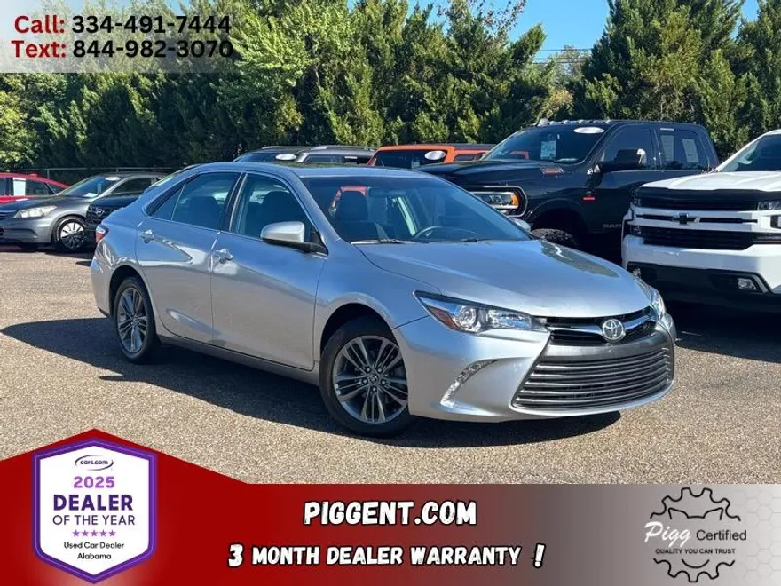 2017 Toyota Camry LE photo 1