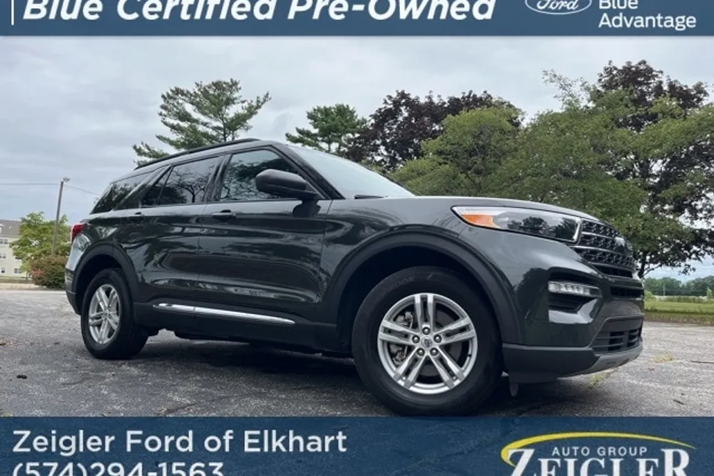 2023 Ford Explorer XLT photo 1