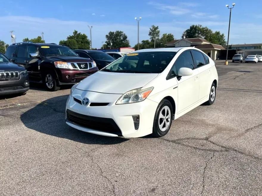 2014 Toyota Prius Three photo 1