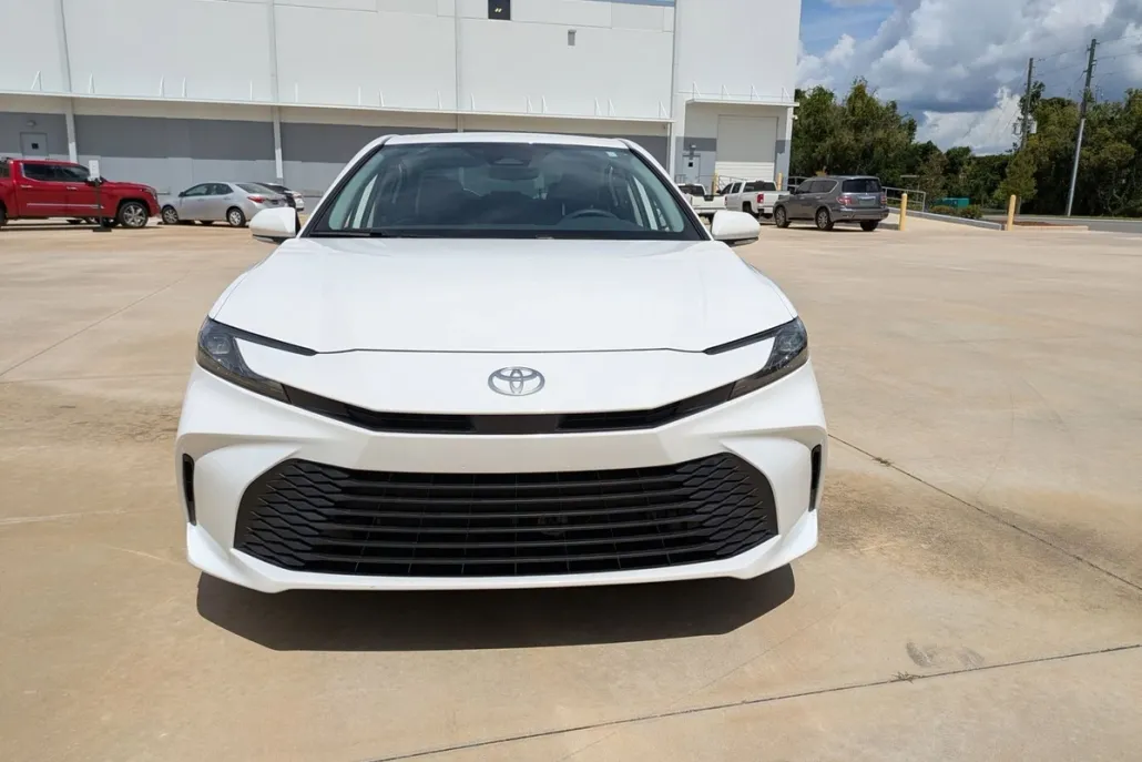 2025 Toyota Camry LE photo 1