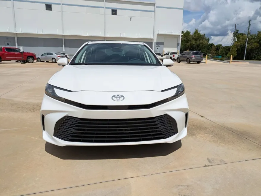 2025 Toyota Camry LE photo 1