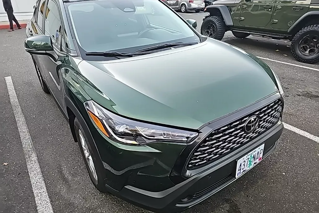 2023 Toyota Corolla Cross LE photo 1