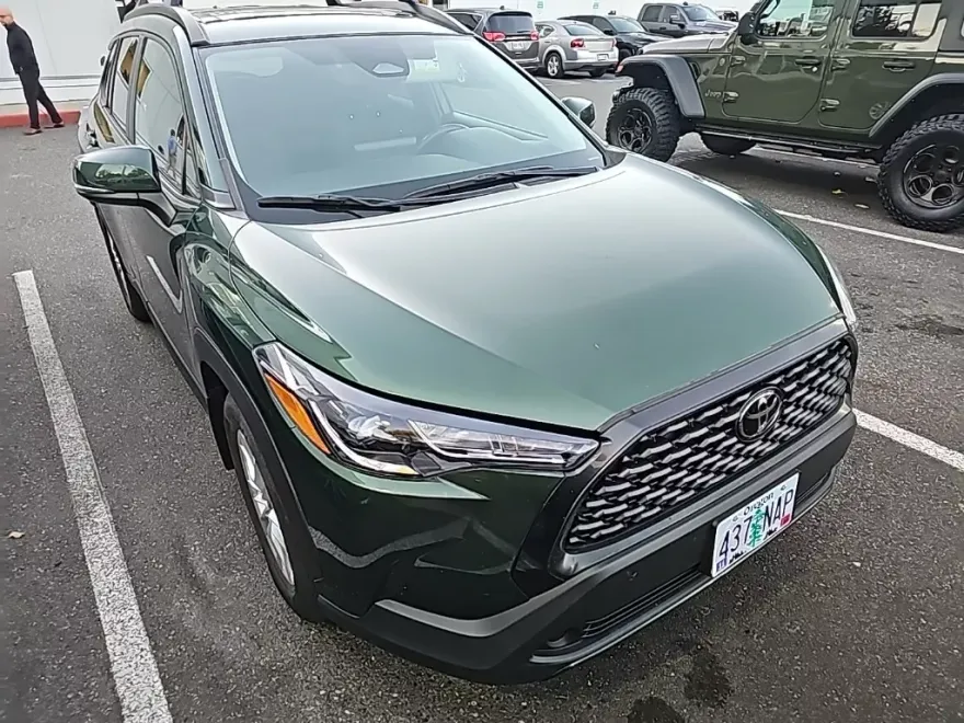 2023 Toyota Corolla Cross LE photo 1