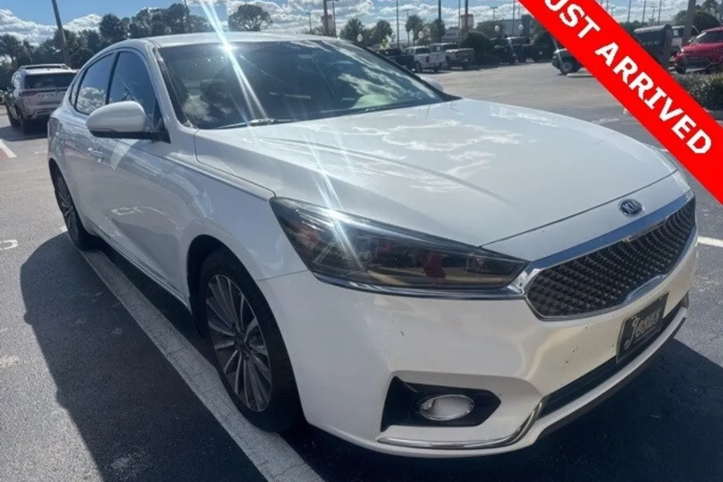 2019 Kia Cadenza Premium photo 1
