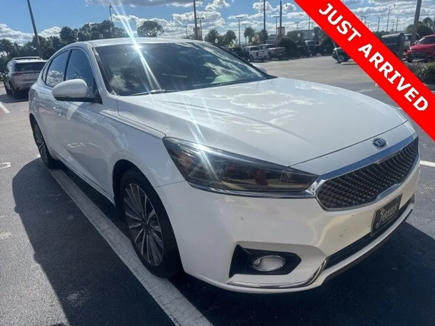2019 Kia Cadenza Premium photo 1