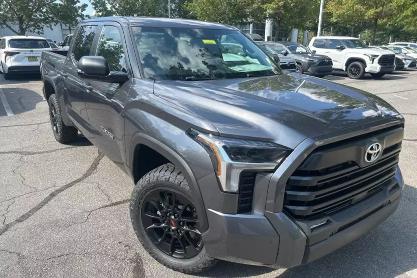 2026 Toyota Tundra SR5 CrewMax photo 1