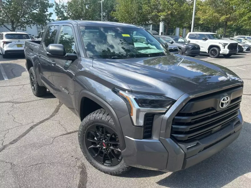 2026 Toyota Tundra SR5 CrewMax photo 1