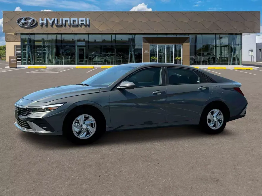 2025 Hyundai Elantra SE photo 1