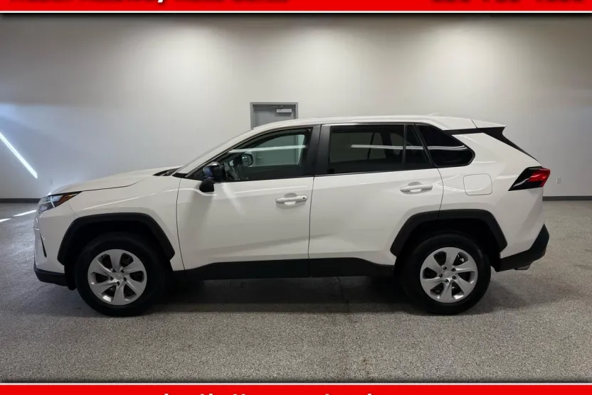 2024 Toyota RAV4 LE photo 1