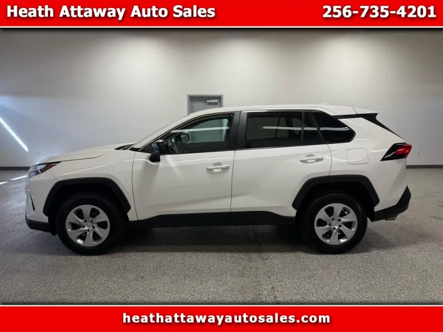 2024 Toyota RAV4 LE photo 1