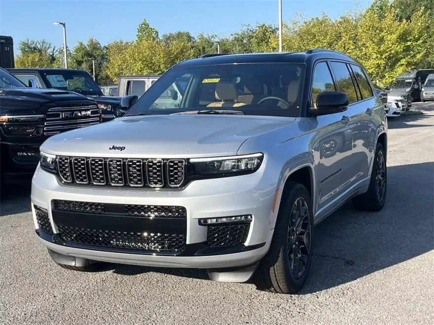 2025 Jeep Grand Cherokee L Summit photo 1