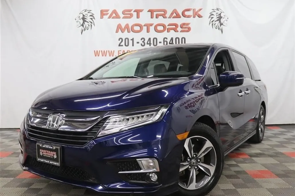 2019 Honda Odyssey Touring photo 1