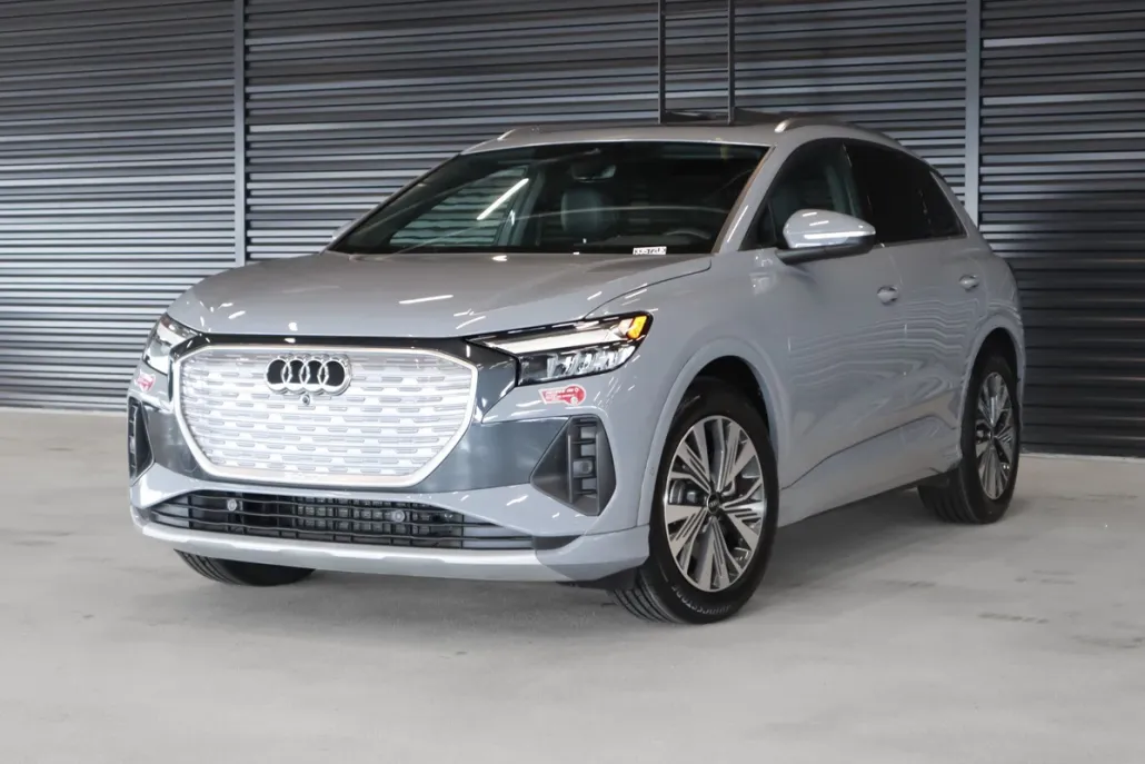 2023 Audi Q4 40 E-tron Premium Plus photo 1