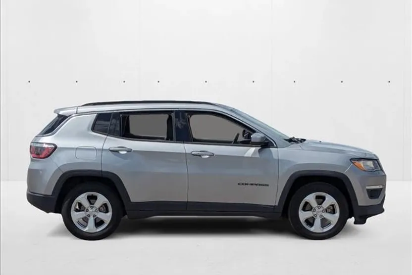 2020 Jeep Compass Latitude photo 1