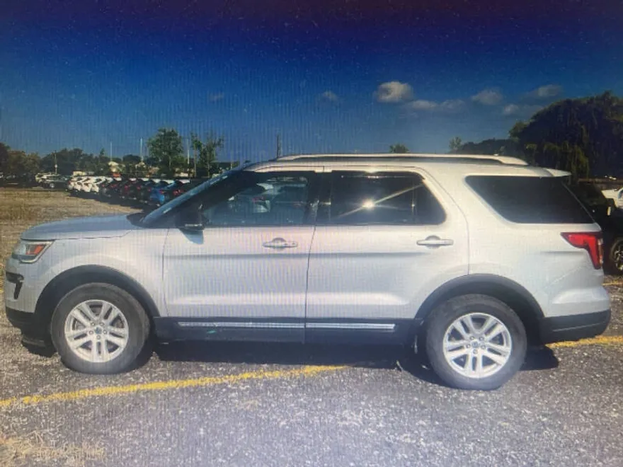 2019 Ford Explorer XLT photo 1