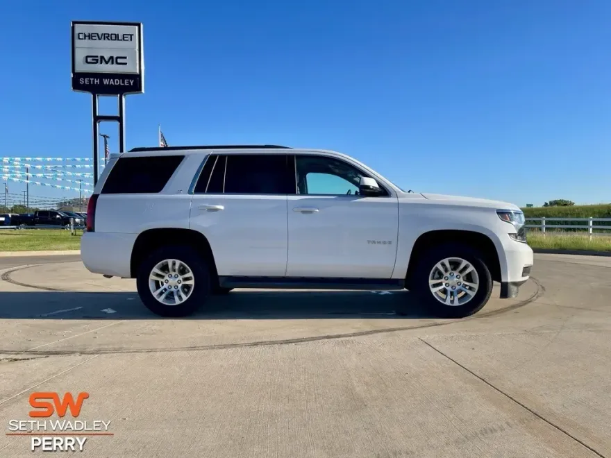 2017 Chevrolet Tahoe LT photo 1