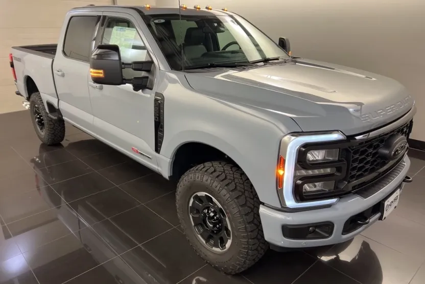 2026 Ford F-250 Lariat photo 1