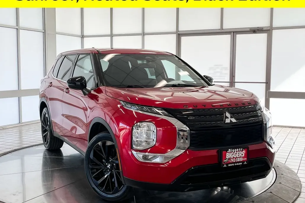 2022 Mitsubishi Outlander Black Edition photo 1