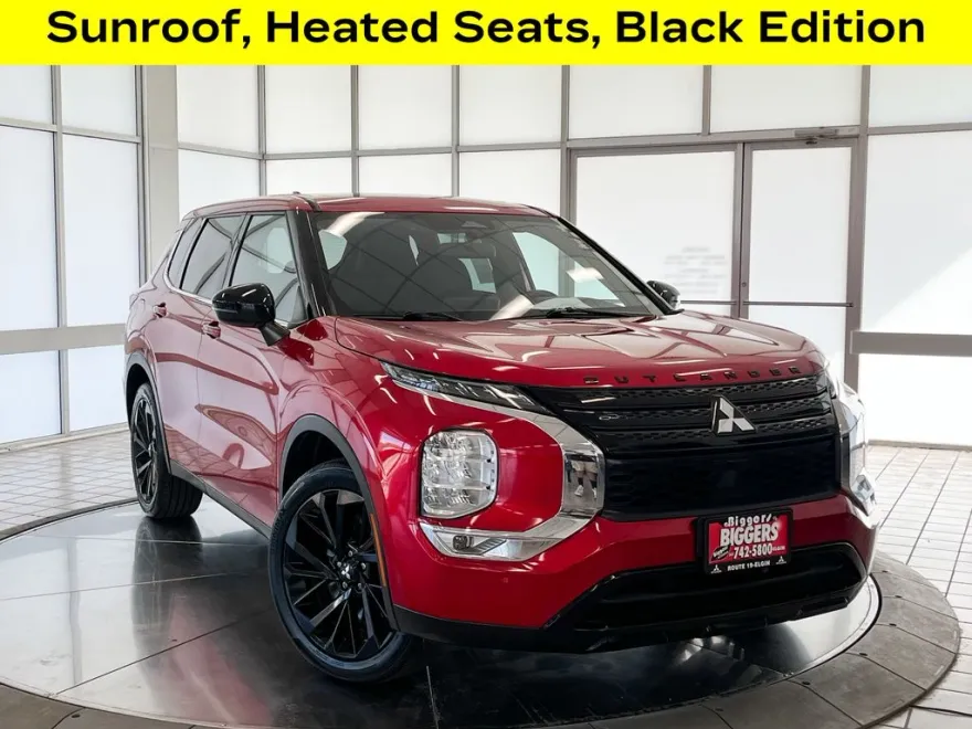 2022 Mitsubishi Outlander Black Edition photo 1