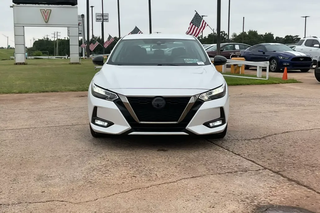 2021 Nissan Sentra SR photo 1