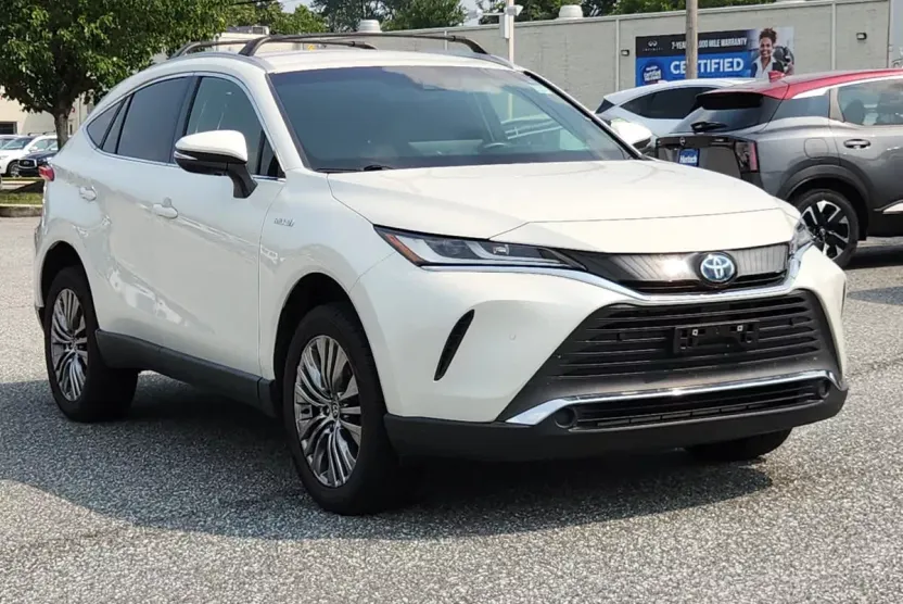 2021 Toyota Venza LE photo 1