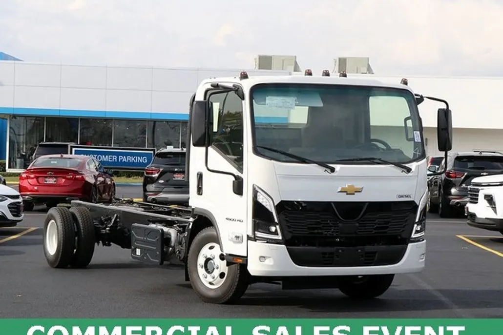 2025 Chevrolet Silverado 4500HD photo 1