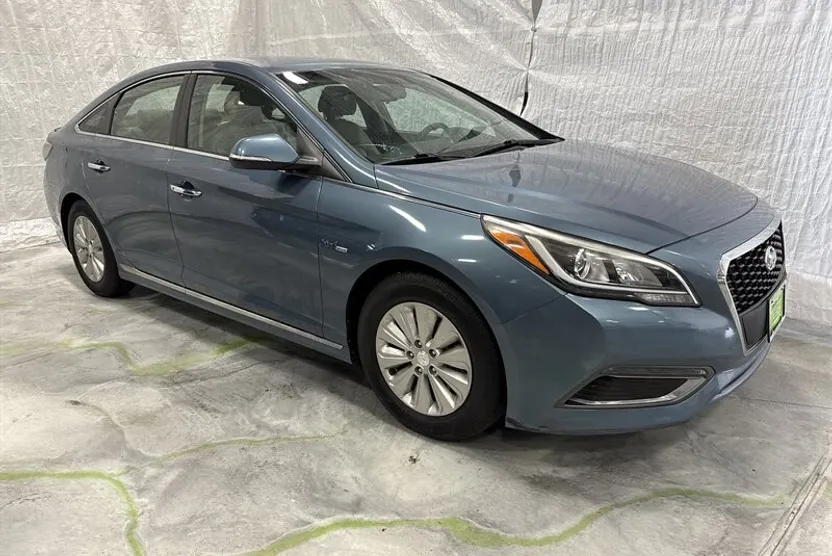 2016 Hyundai Sonata Hybrid SE photo 1