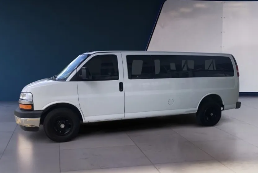 2017 Chevrolet Express Passenger LT photo 1