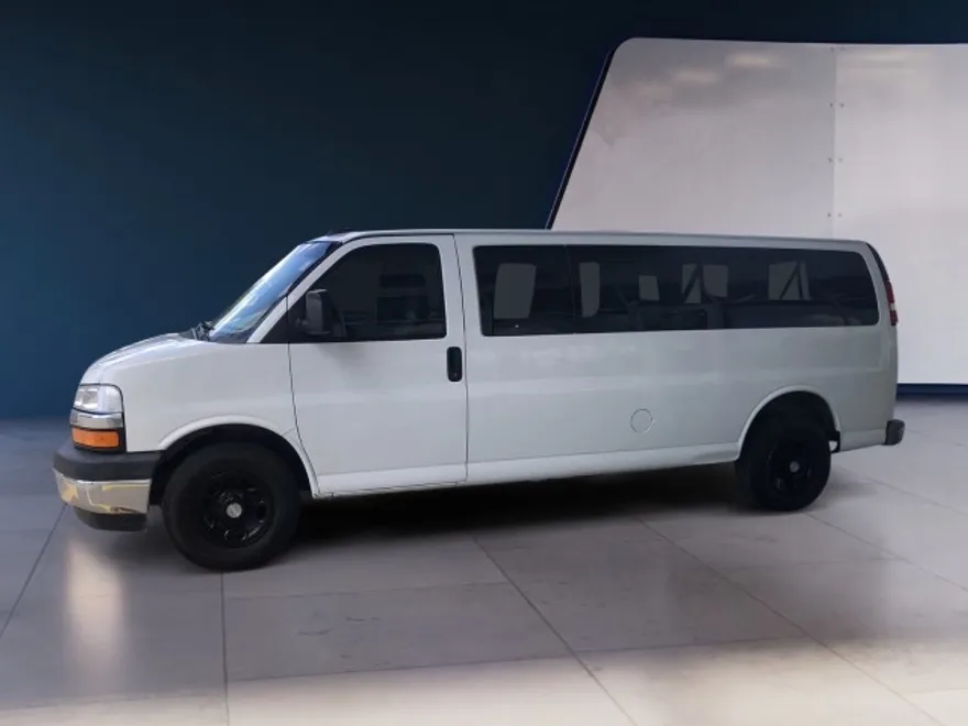 2017 Chevrolet Express Passenger LT photo 1