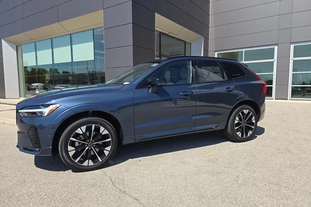 2026 Volvo XC60 B5 Plus photo 1