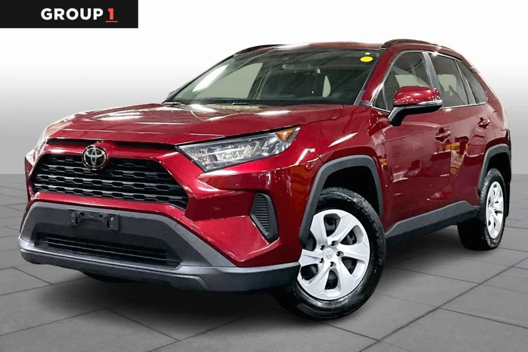 2019 Toyota RAV4 LE photo 1