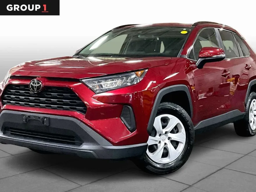 2019 Toyota RAV4 LE photo 1