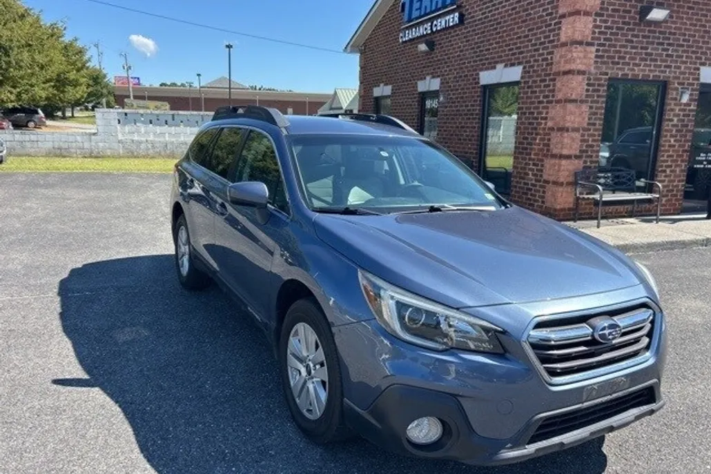 2018 Subaru Outback 2.5i Premium photo 1