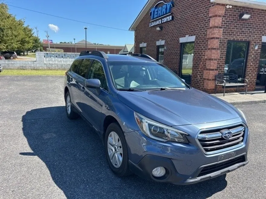 2018 Subaru Outback 2.5i Premium photo 1